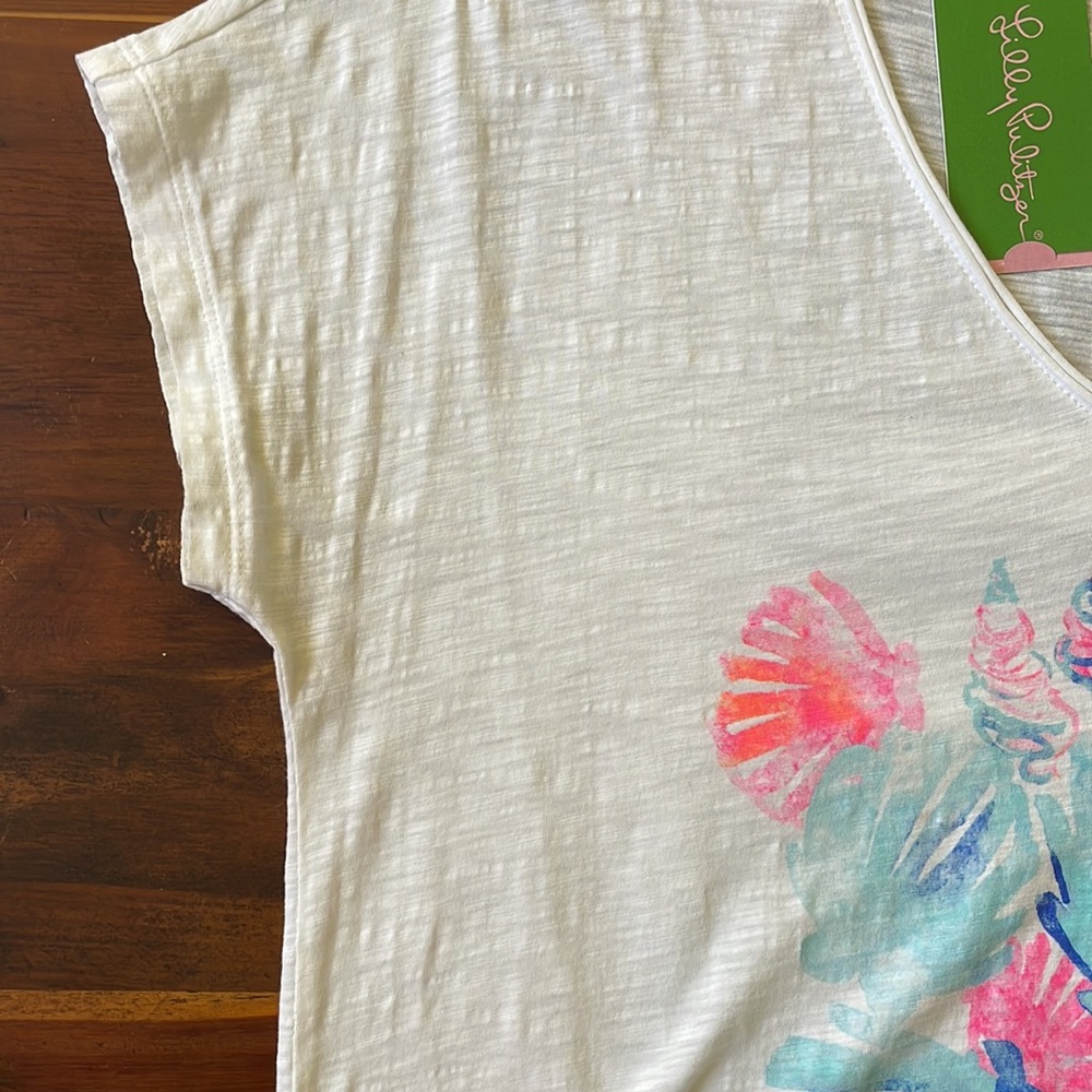 🐚 Lilly Pulitzer V-Neck Colie Top Graphic Tee ~ Shellabrate Summer w/ Tags 🏷️ - Picture 9 of 14